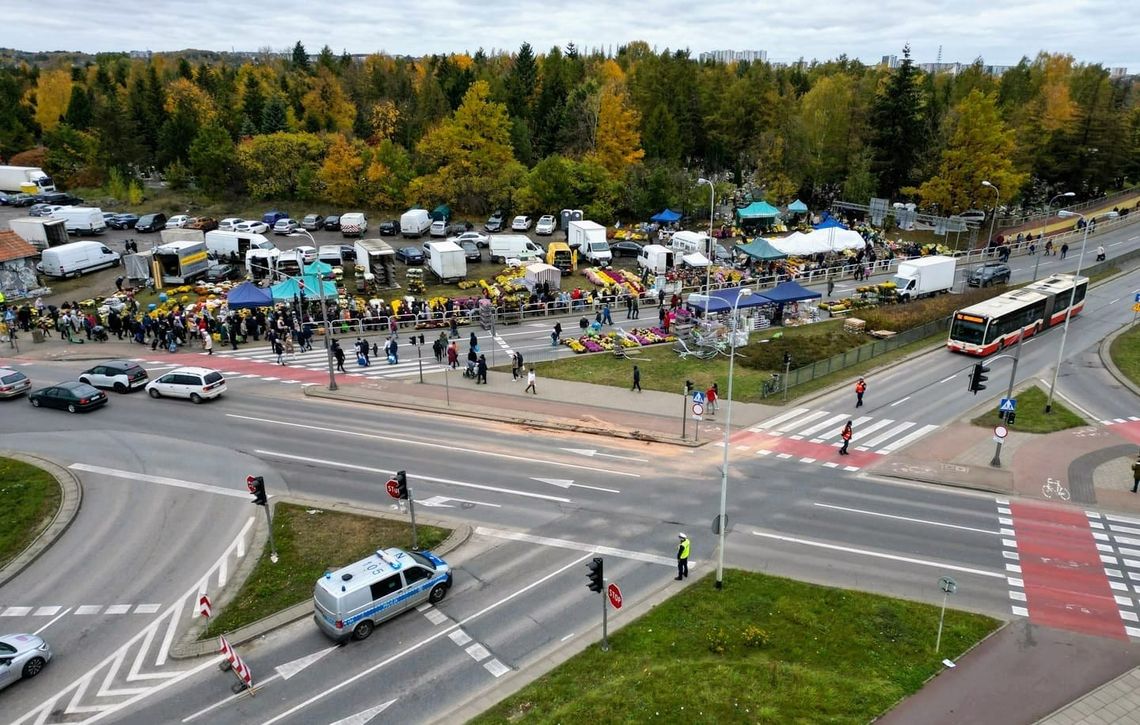 Policja: Mniej ofiar, chociaż więcej wypadków w okresie Wszystkich Świętych