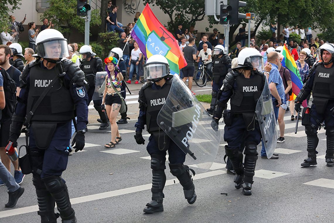 Policja prosi dziennikarzy o przekazywanie nagrań wydarzeń w Białymstoku (ZDJĘCIA)