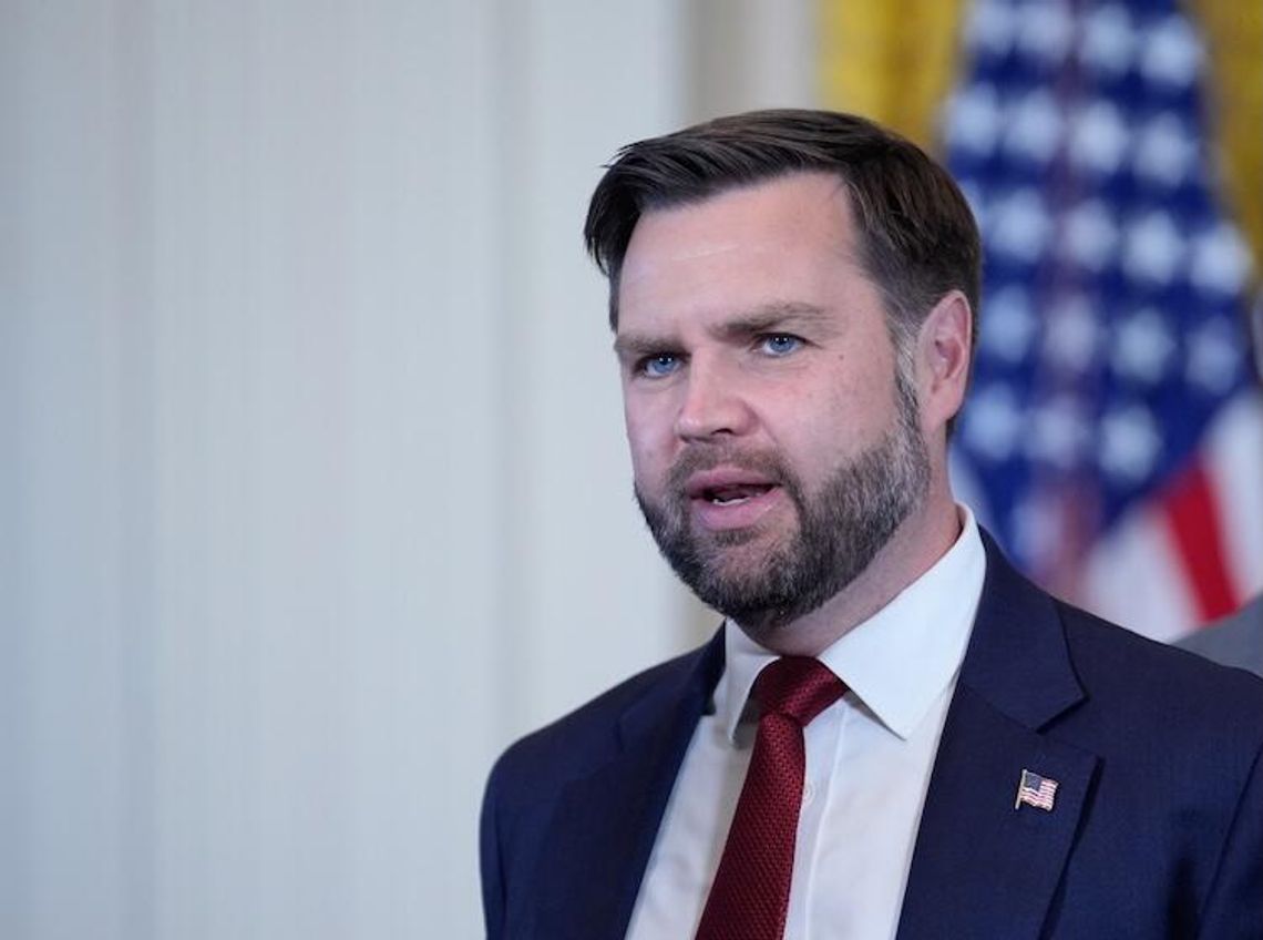 Policjant w stanie krytycznym po wypadku kolumny wiceprezydenta Vance'a