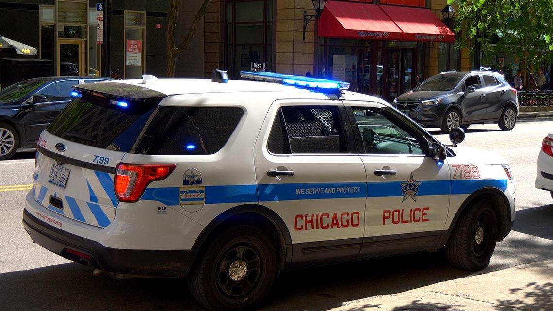 Policjant zaatakowany nożem na południu Chicago