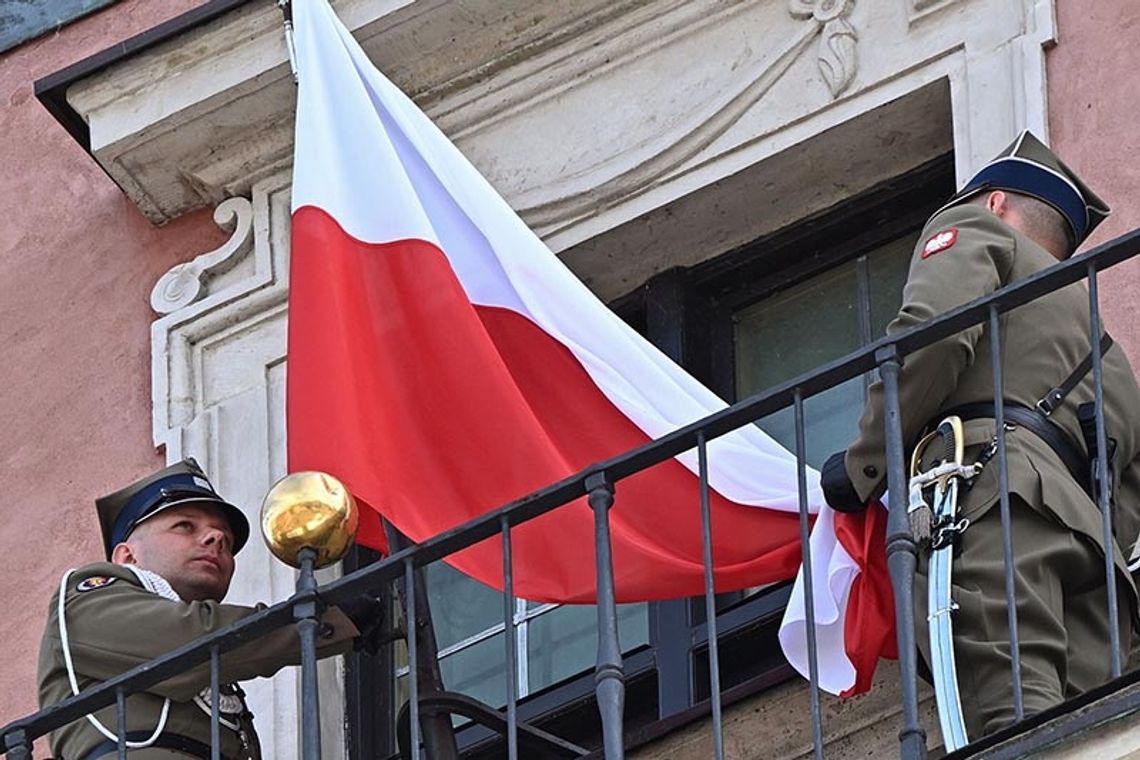 Politycy w Dniu Flagi RP: zgromadźmy się przy Biało-Czerwonej, to symbol dumnego narodu