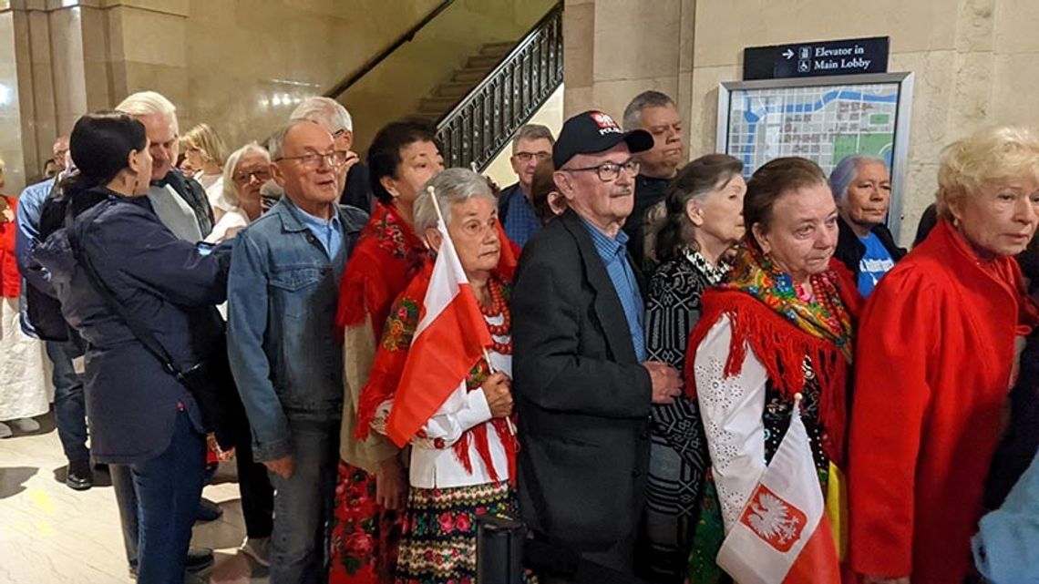 Polonia wygwizdała biskupa, który sprzeciwił się uznaniu kościoła św. Wojciecha za zabytek (WIDEO)