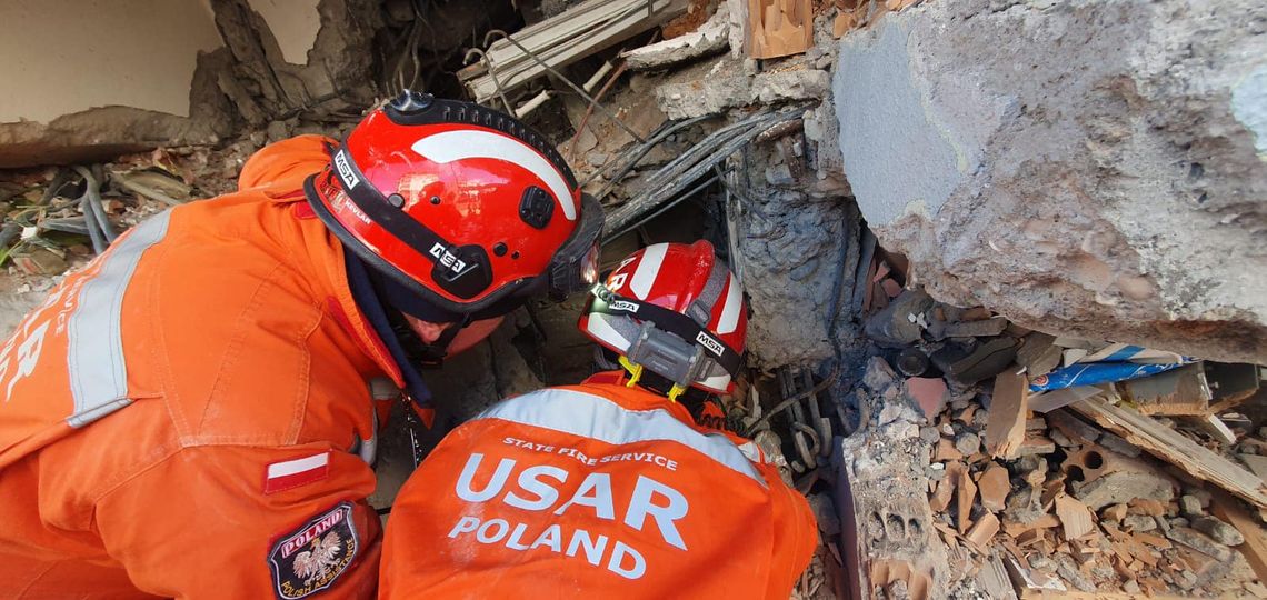 Polscy strażacy w Turcji wydobyli 11 osobę spod gruzów w Besni