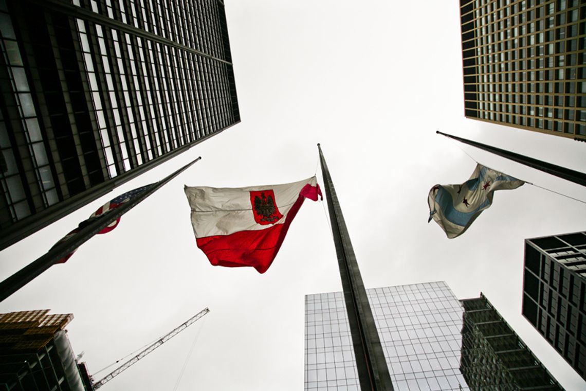 Polska flaga zawisła na Daley Plaza