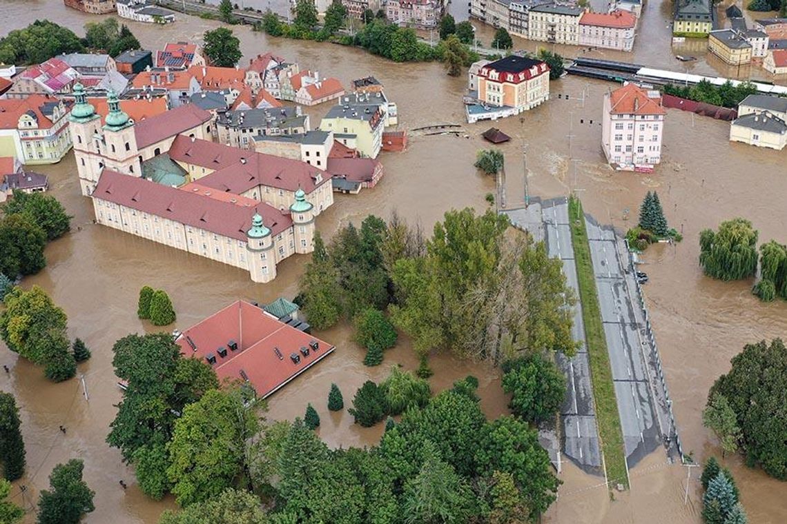 Polska walczy z wielką wodą – ruszyły akcje pomocy powodzianom