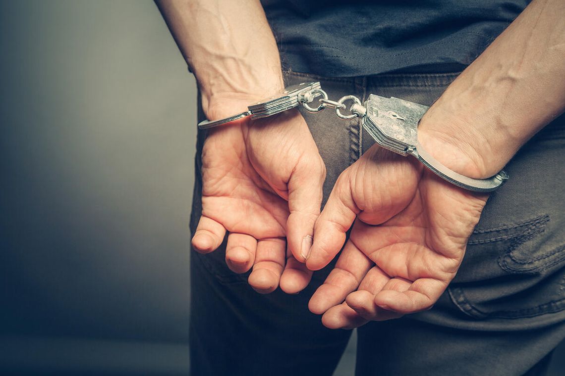 Polskie nazwisko wśród aresztowanych w hotelu na przedmieściach, gdzie umówili się na płatny seks