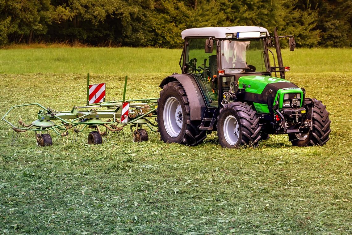 Pomorskie. Po pijanemu prowadził traktor pomimo dożywotniego zakazu