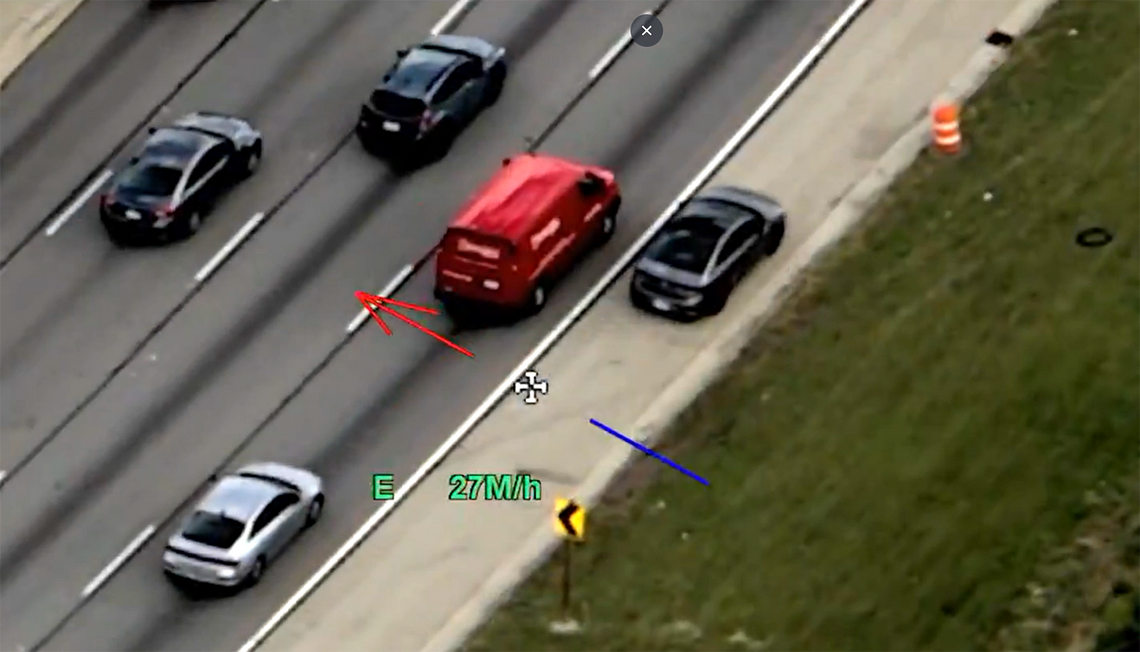 Ponad 100 mandatów w kilka godzin za jazdę po pasach awaryjnych (WIDEO)