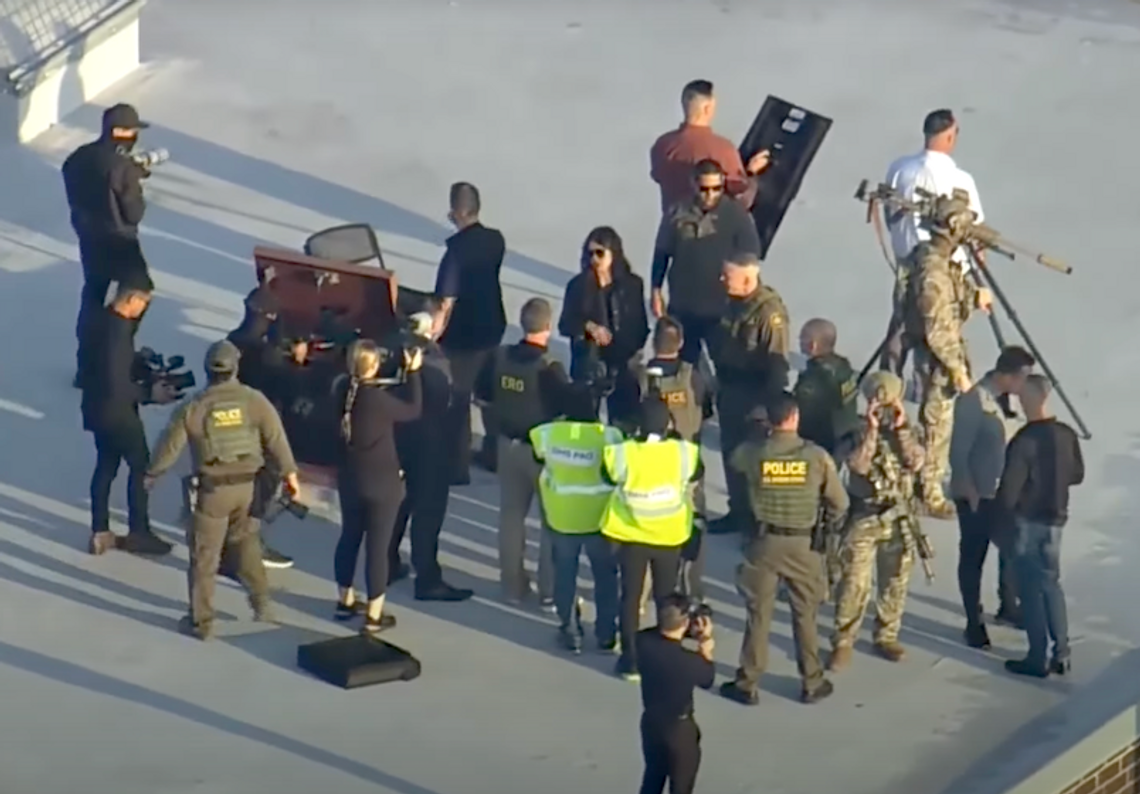 Ponad 1000 zatrzymań w operacji Midway Blitz. Sekretarz DHS odwiedziła ośrodek ICE w Broadview (WIDEO) Ponad 1000 zatrzymań w operacji Midway Blitz. Sekretarz DHS odwiedziła ośrodek ICE w Broadview (WIDEO)