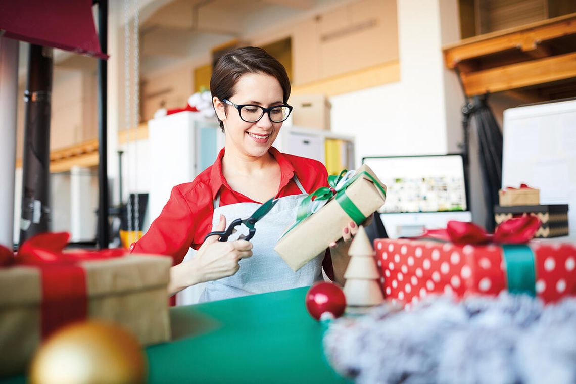 Praca w sezonie świątecznym w dobie AI i oszustw internetowych