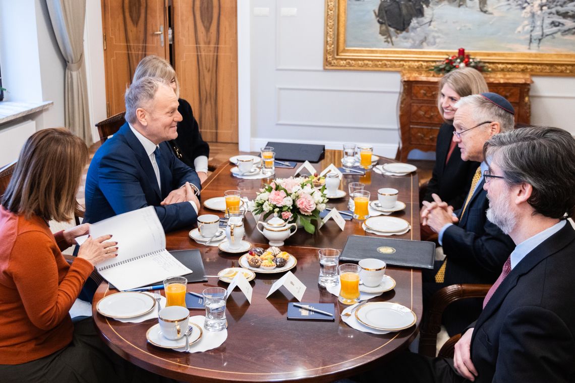 Premier Tusk spotkał się z ambasadorem USA Premier Tusk spotkał się z ambasadorem USA