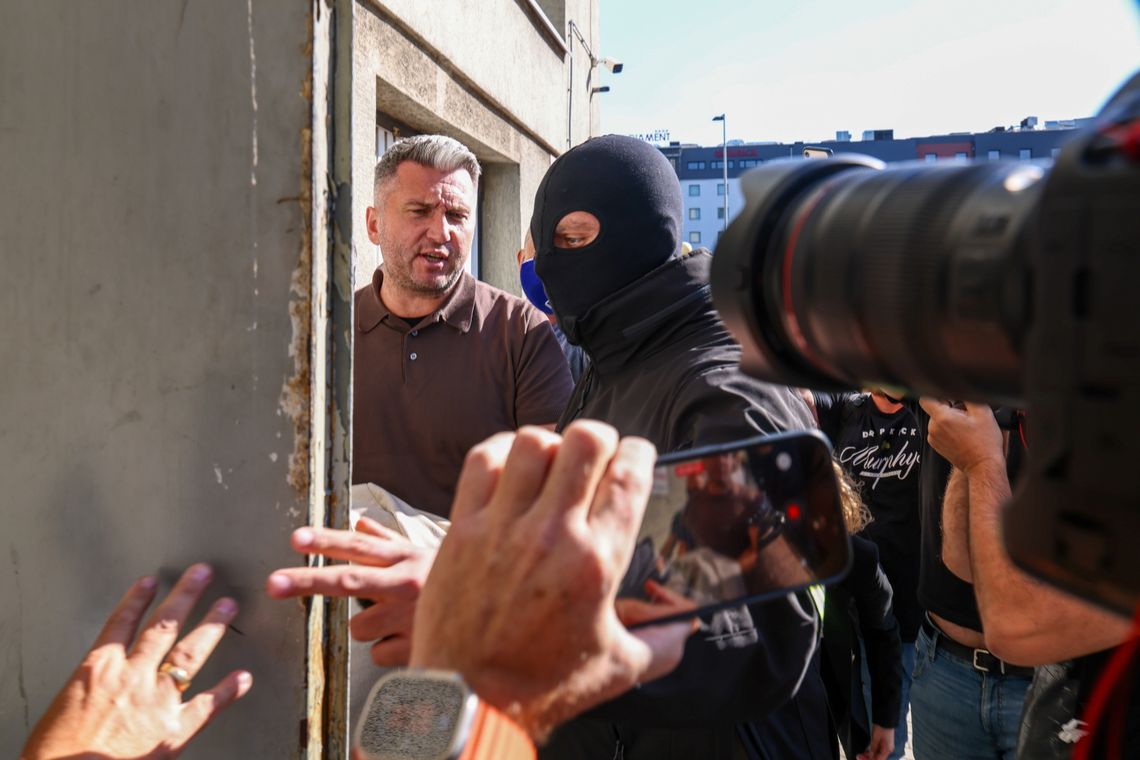 Prezes PKOl Radosław Piesiewicz został doprowadzony do Prokuratury Krajowej w Katowicach