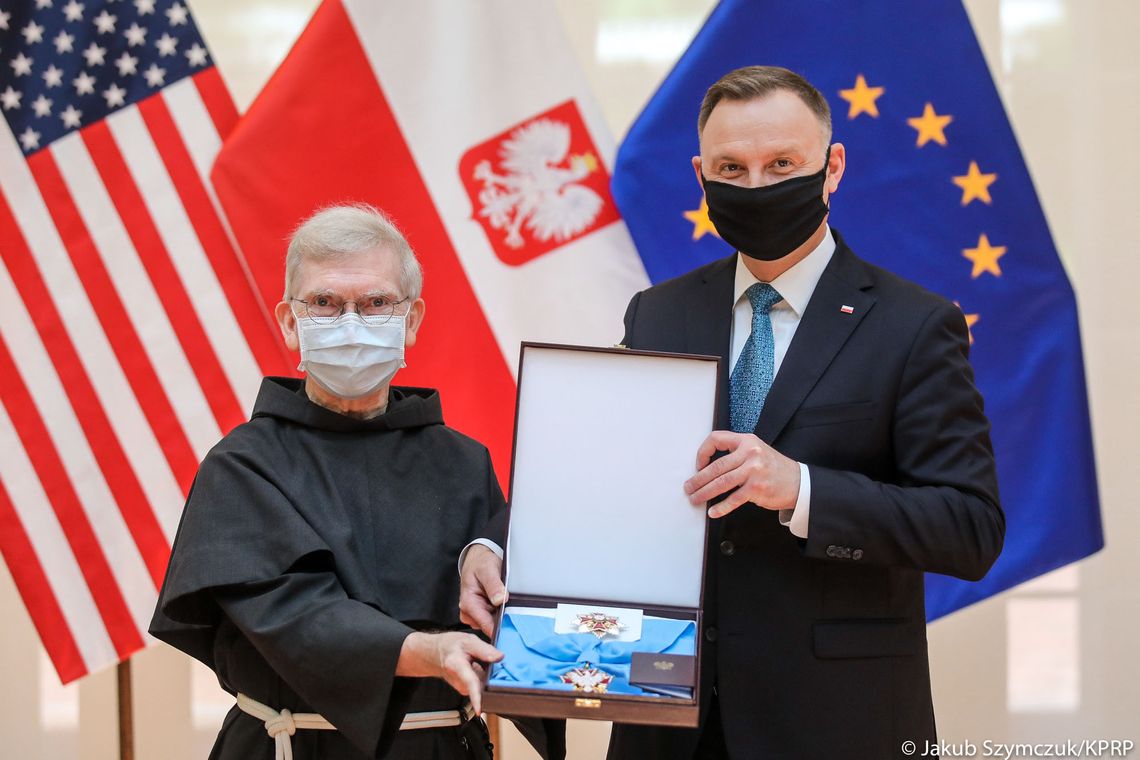 Prezydent Duda upamiętnił pośmiertnie o. Królikowskiego