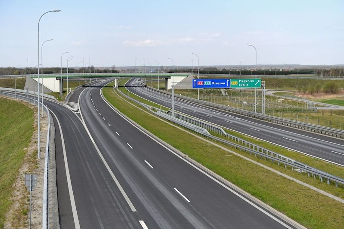 Prezydent podpisał ustawę znoszącą opłaty za przejazd autostradami