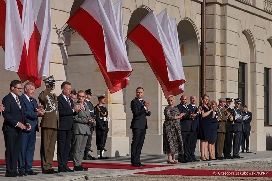 Prezydent RP wręczył oficerom akty mianowania na stopnie generalskie i admiralskie (WIDEO)