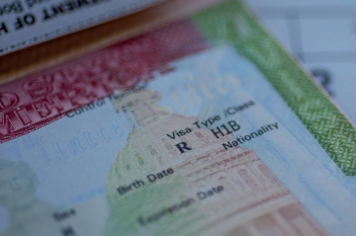 Prezydent Trump podniósł opłatę za wizy dla pracowników specjalistycznych do 100 tys. dol. rocznie