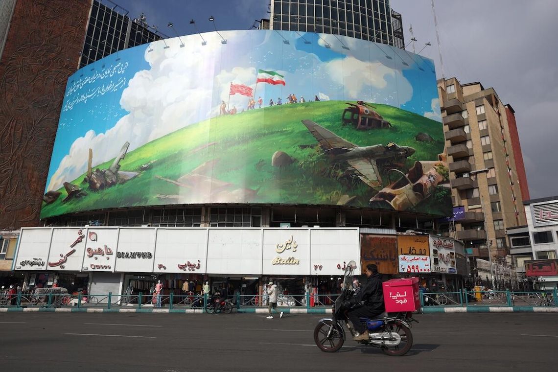 Prezydent Trump umożliwił administracji nakładanie ceł na kraje handlujące z Iranem