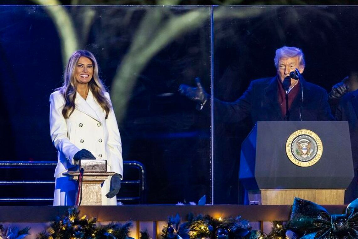 Prezydent Trump uroczyście rozświetlił choinkę koło Białego Domu (WIDEO)