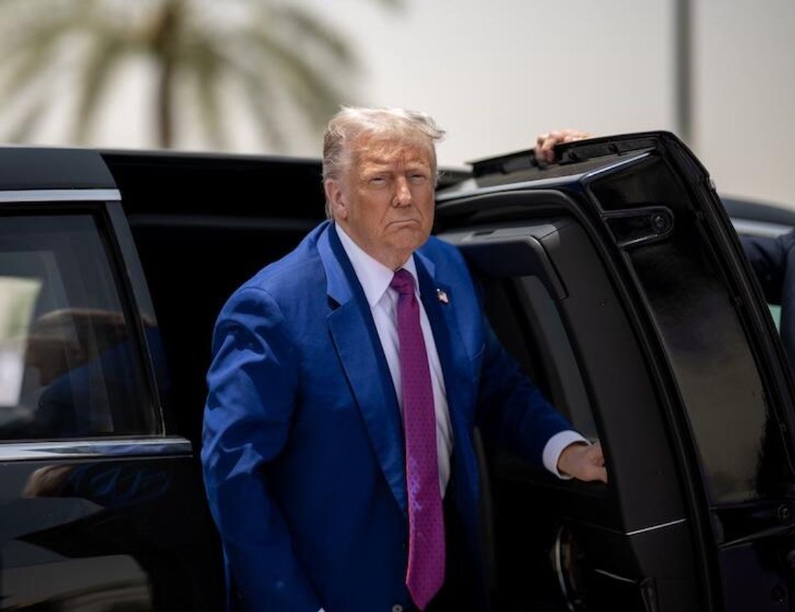 Prezydent Trump w poniedziałek ma rozmawiać z Putinem i Zełenskim