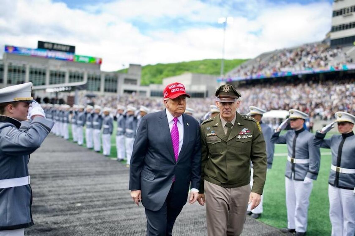 Prezydent Trump w West Point: służba wojskowa nie będzie już podlegać „absurdalnym eksperymentom ideologicznym”