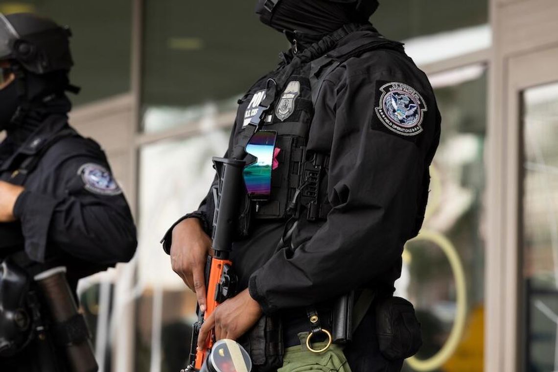 Prezydent Trump zapowiedział, że może wysłać agentów ICE na lotniska