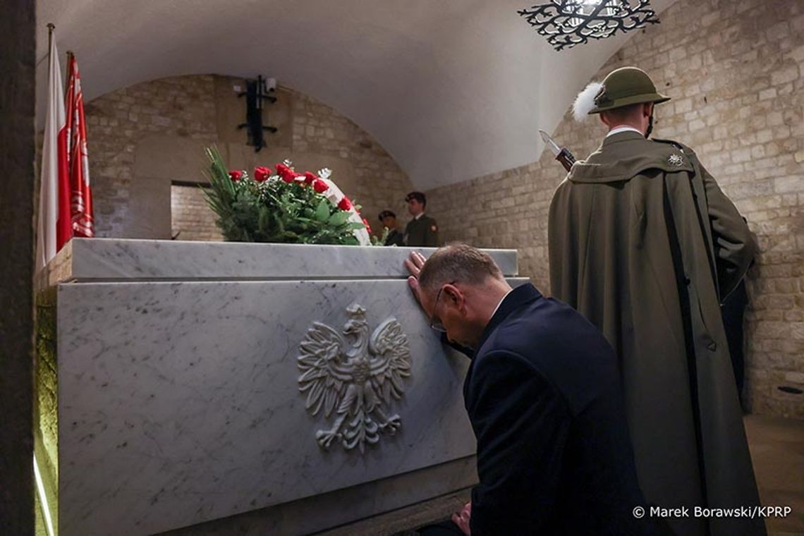 Prezydent upamiętnił ofiary katastrofy smoleńskiej