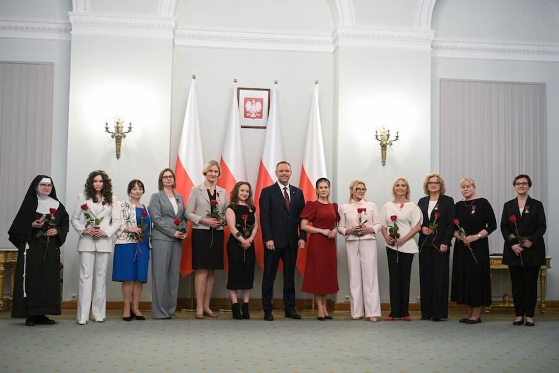 Prezydent w Dzień Kobiet odznaczył jedenaście zasłużonych dla Polski kobiet