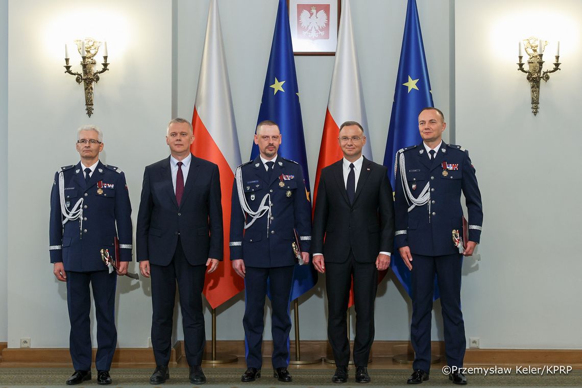 Prezydent wręczył nominacje generalskie trzem oficerom policji