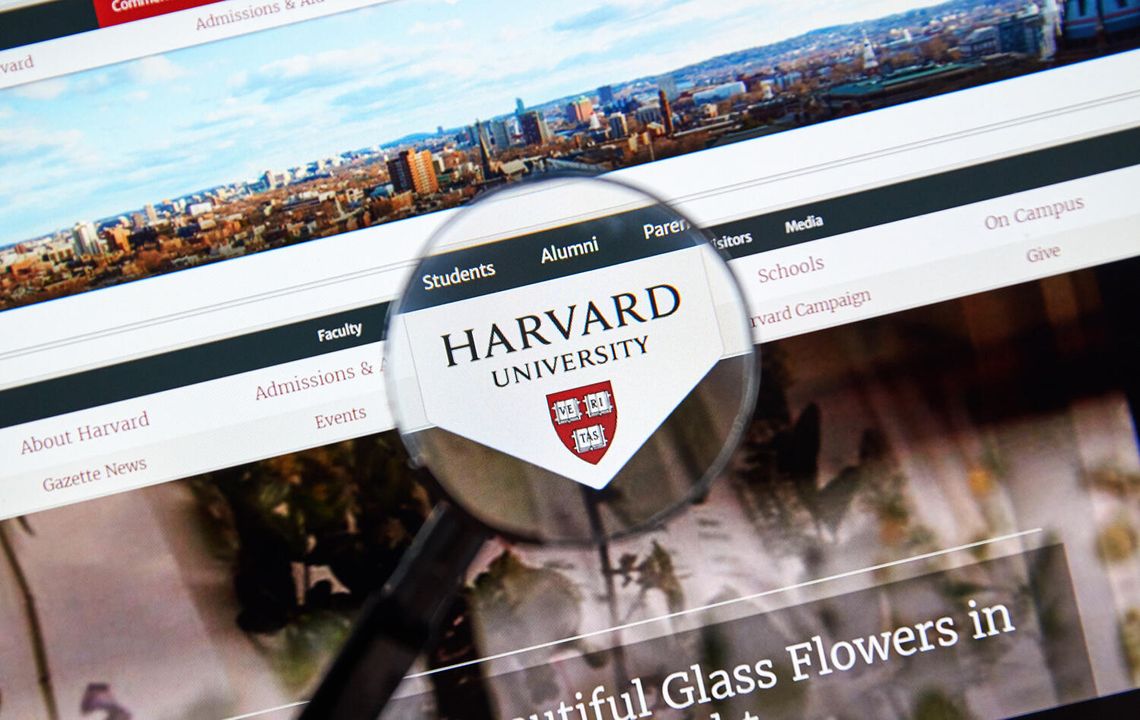 Prezydent zakazuje wjazdu cudzoziemcom, chcącym studiować na Harvardzie