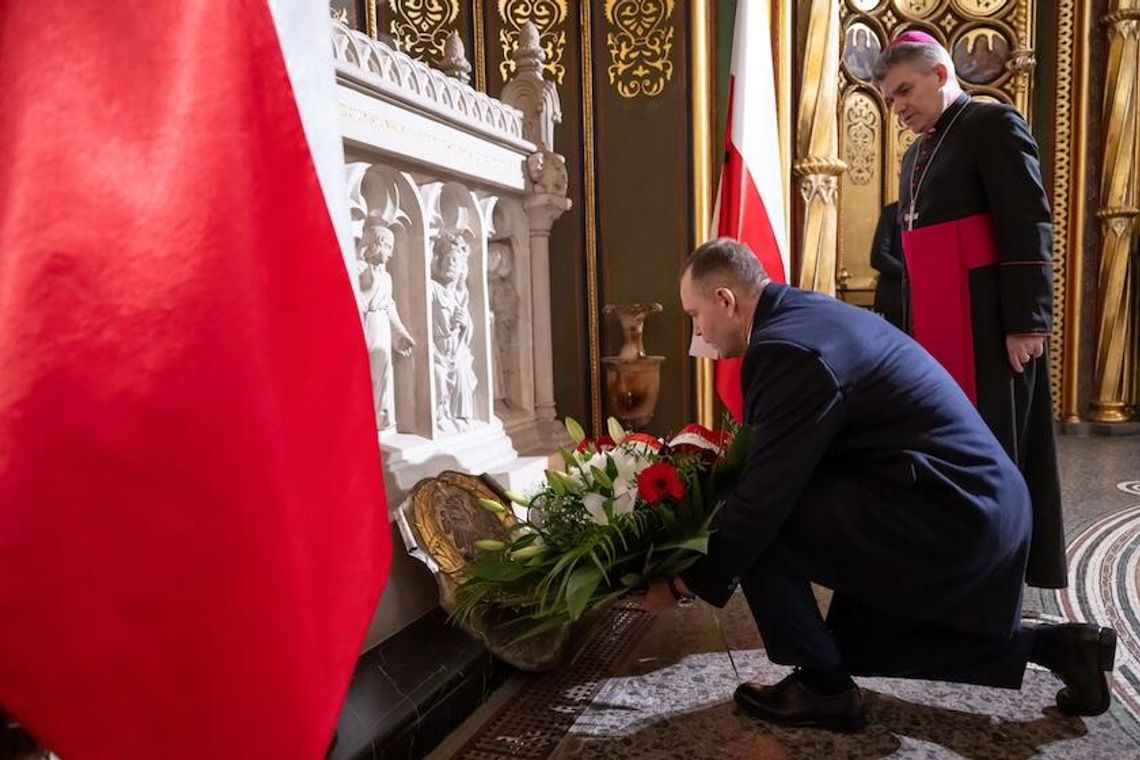 Prezydent: zapalcie znicz i zmówcie modlitwę za Bohaterów, którzy walczyli o wolną Polskę Prezydent: zapalcie znicz i zmówcie modlitwę za Bohaterów, którzy walczyli o wolną Polskę