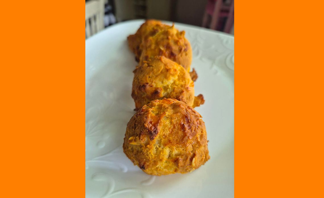 Proste bułeczki z serem cheddar (biscuit)