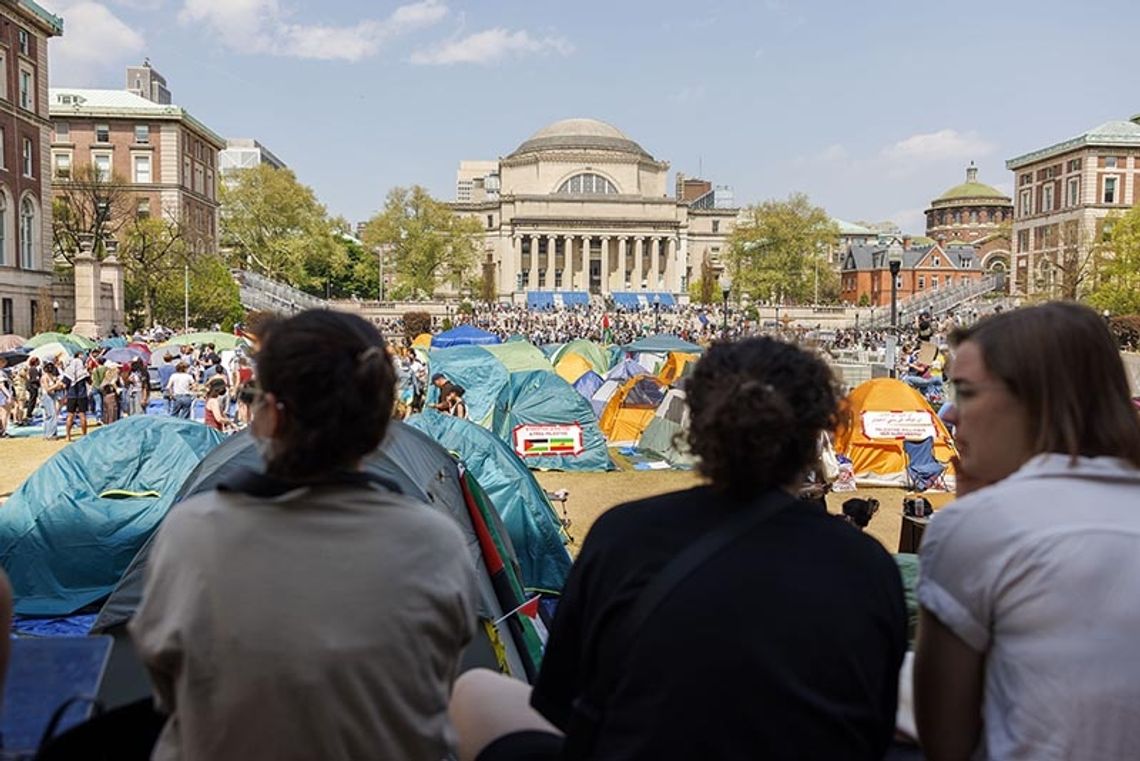 Protestujący studenci z Uniwersytetu Columbia odmawiają opuszczenia terenu uczelni (WIDEO)