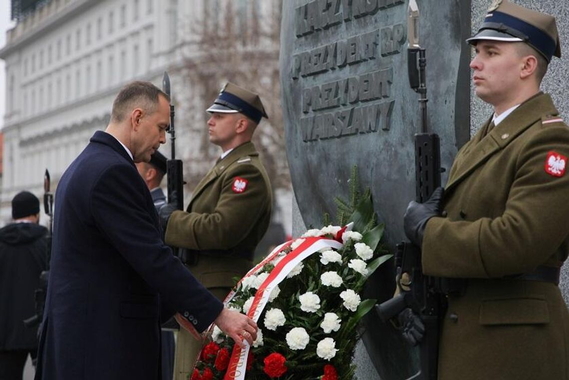 Przed Grobem Nieznanego Żołnierza uroczystości w 107. rocznicę odzyskania niepodległości