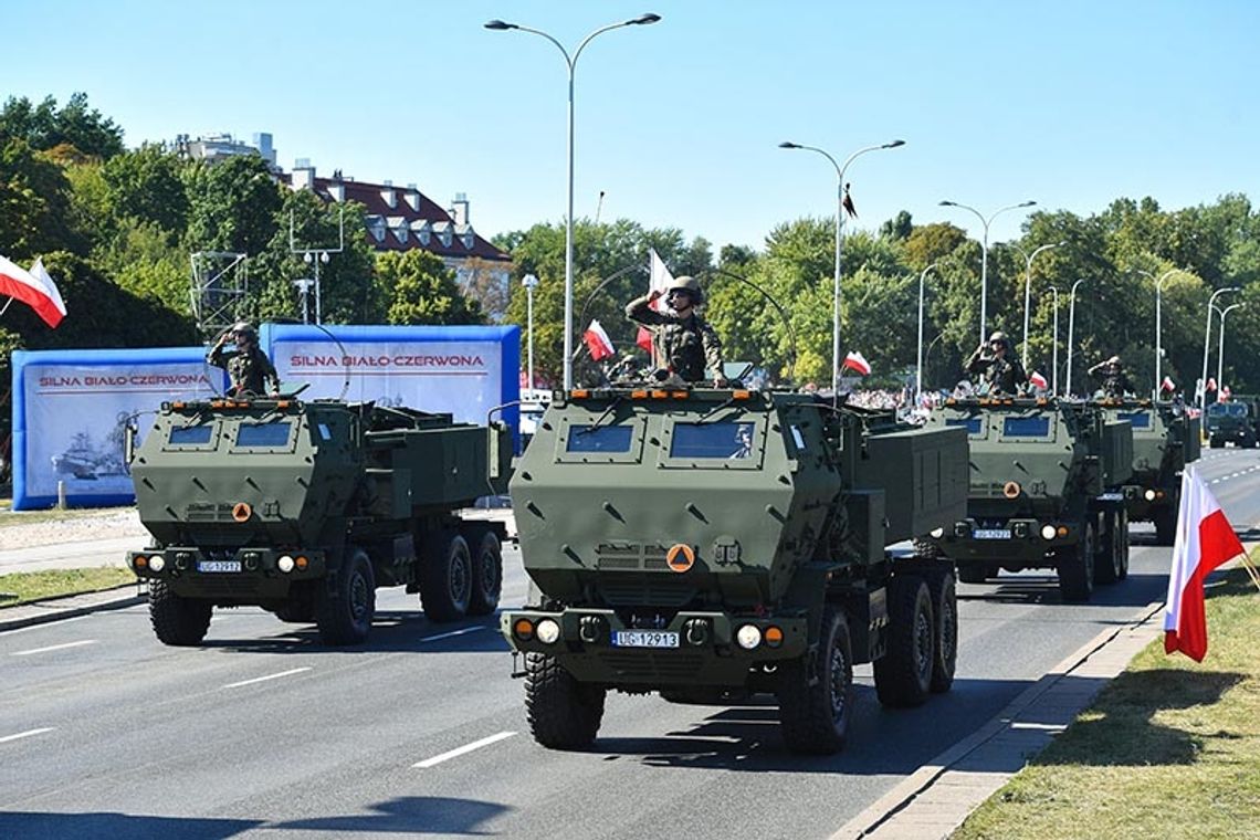 Przez Warszawę przemaszerowała defilada wojskowa pod hasłem „Silna Biało-czerwona”