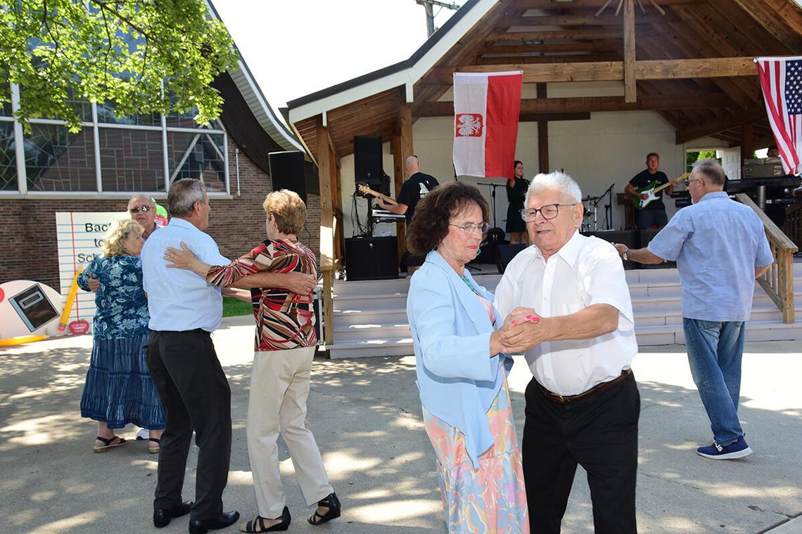 Radgoszczanie z Chicago wspierają szkołę Radgoszczanie z Chicago wspierają szkołę