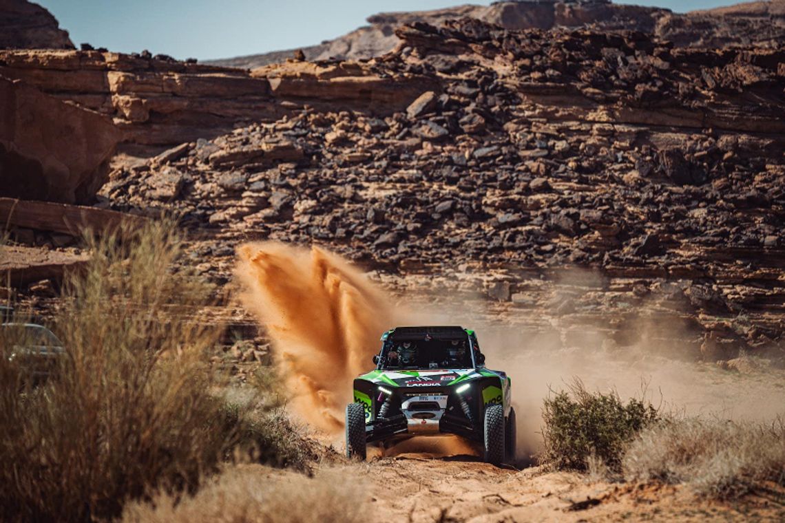 Rajd Dakar – Eryk Goczał nie zwalnia tempa, problemy Hołowczyca
