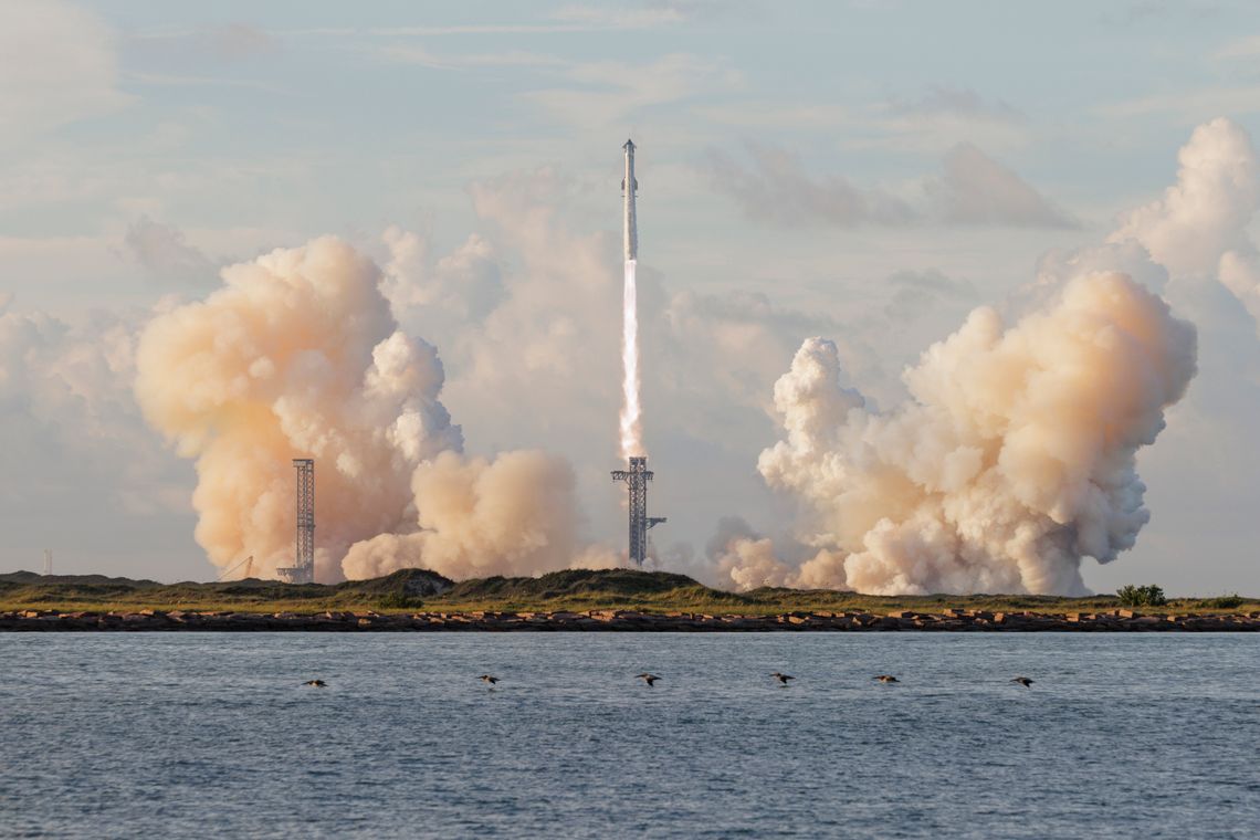 Rakieta nośna Starship wodowała na Pacyfiku Rakieta nośna Starship wodowała na Pacyfiku