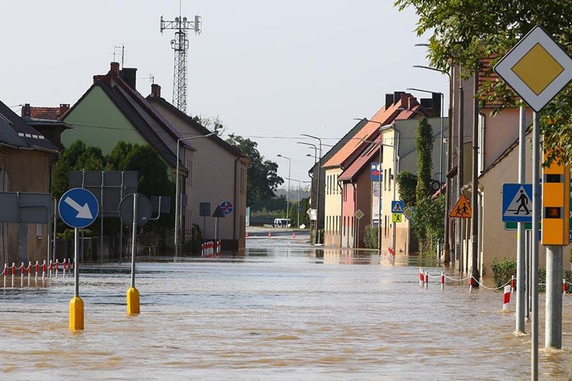 Raport: ocieplenie klimatu dwukrotnie zwiększa prawdopodobieństwo powodzi takich jak w Polsce