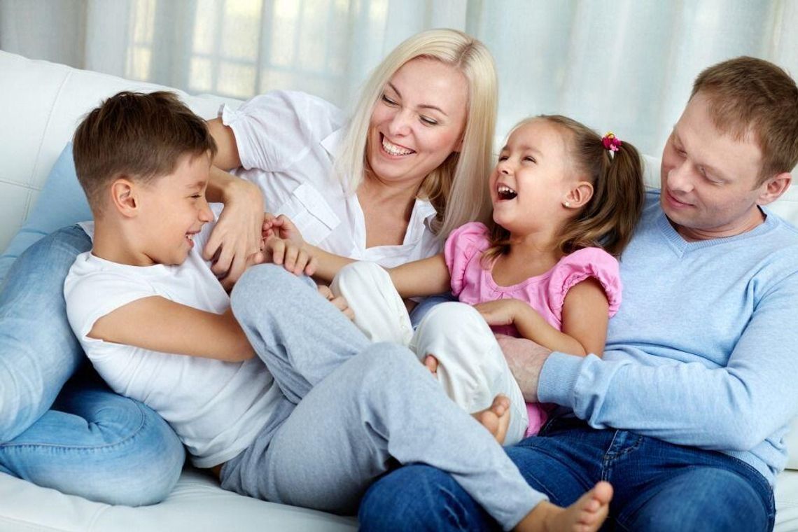 Relacje między rodzicami i dziećmi - jak budować więzi wspierające rozwój?