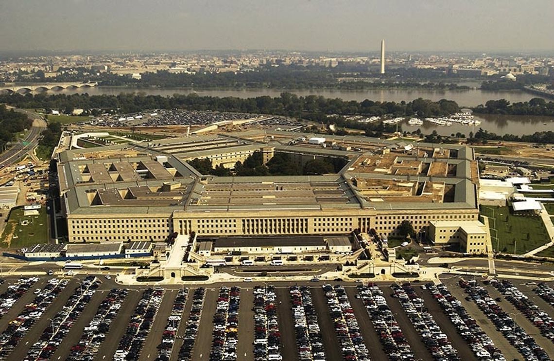 Reuters: Pentagon śledzi chiński balon szpiegowski, lecący nad USA