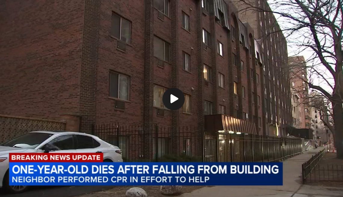 Roczne dziecko wypadło z 4. piętra na północy Chicago