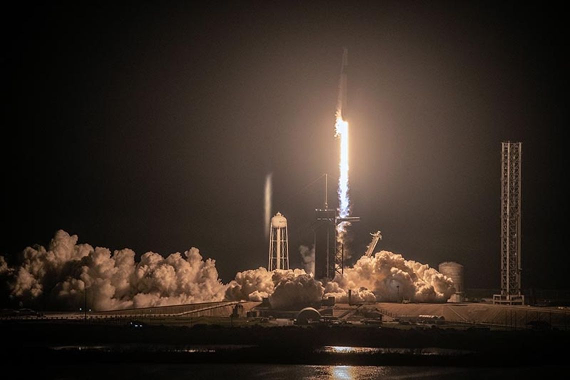 Rozpoczęła się kolejna misja załogowa SpaceX; na pokładzie Rosjanin i obywatel ZEA