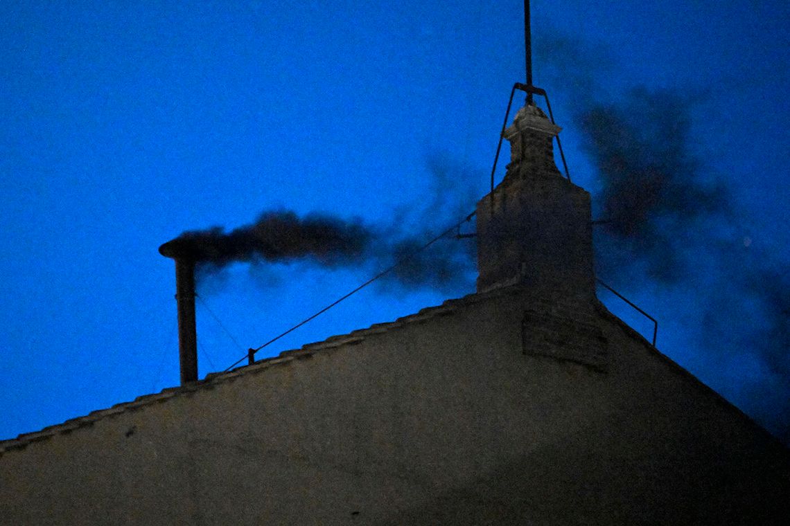 Rozpoczęło się konklawe, w pierwszym głosowaniu nie wybrano papieża