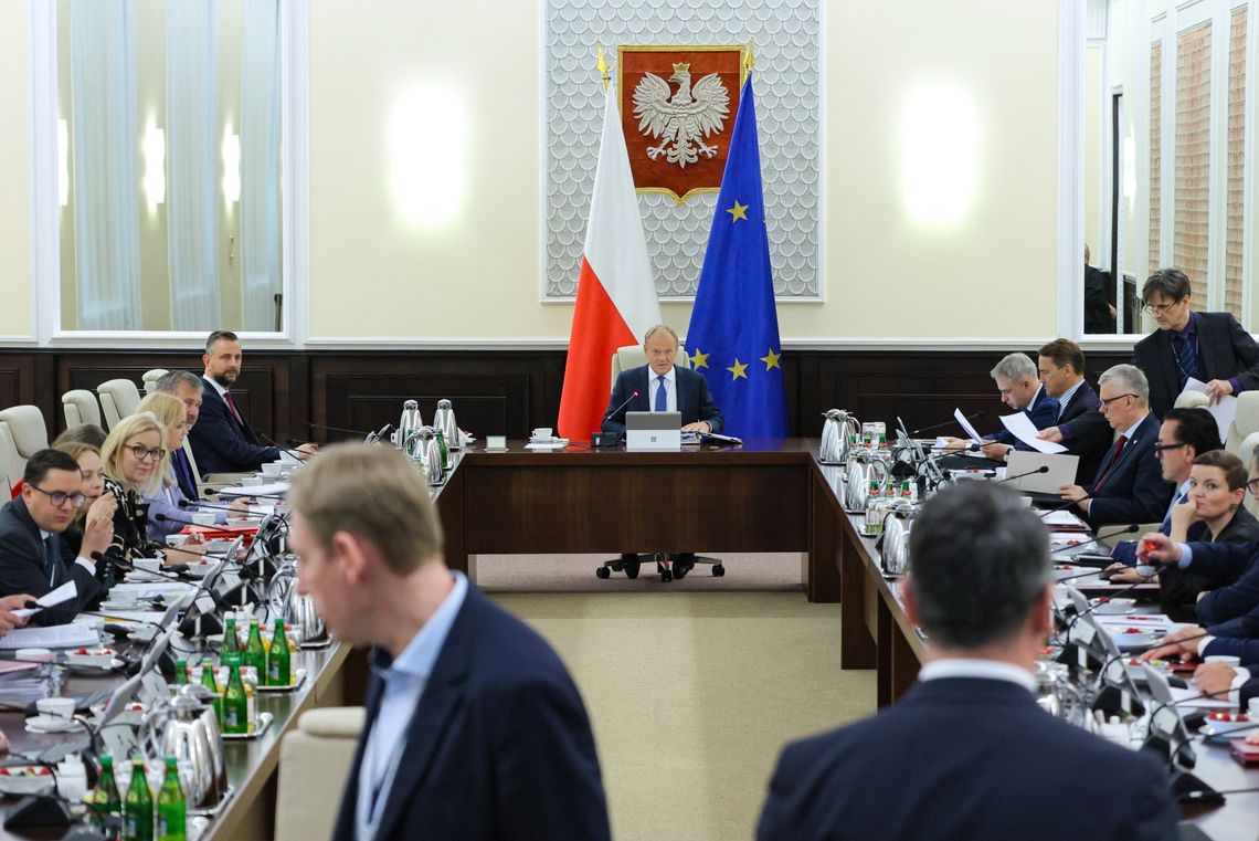 Rząd: proponowane minimalne wynagrodzenie w 2027 r. to 4950 zł; stawka godzinowa – 32,30 zł Rząd: proponowane minimalne wynagrodzenie w 2027 r. to 4950 zł; stawka godzinowa – 32,30 zł