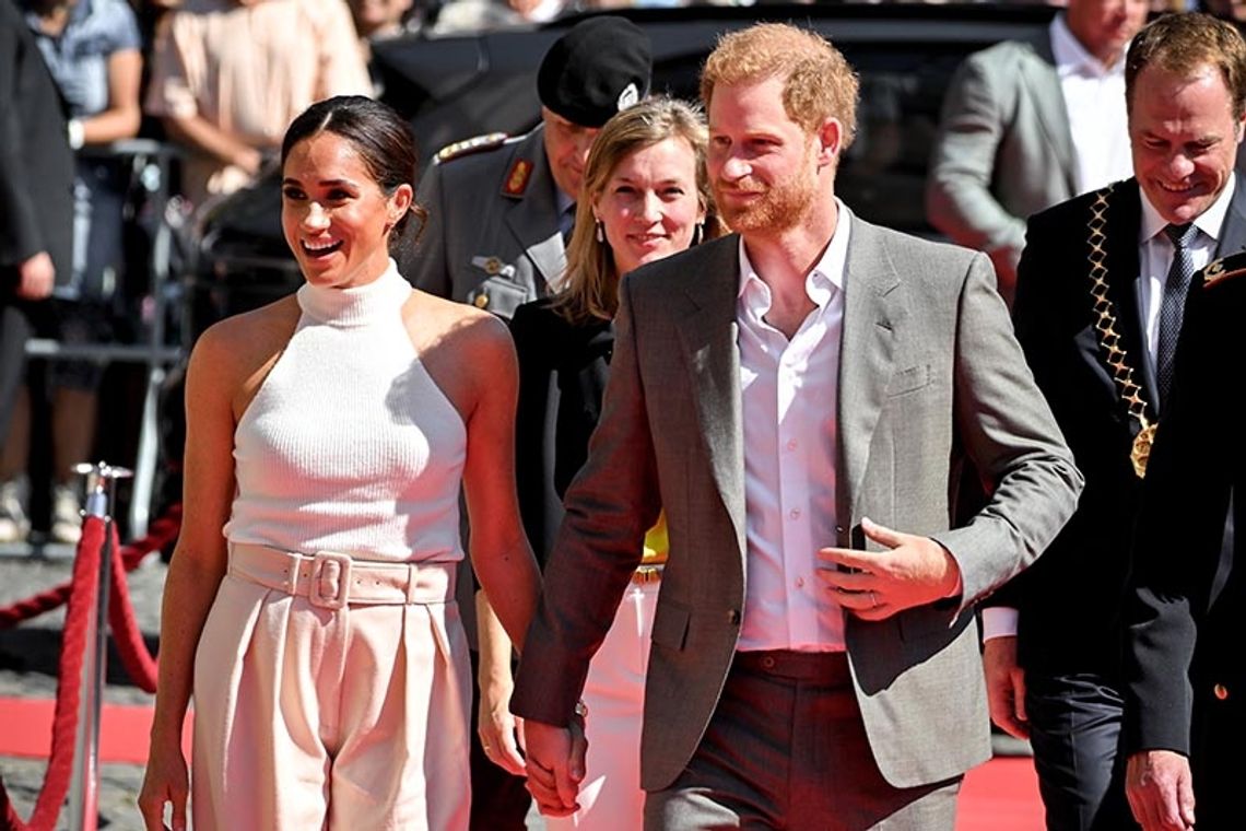 Rzecznik: pościg paparazzich za Harrym i Meghan prawie doprowadził do katastrofy (WIDEO)