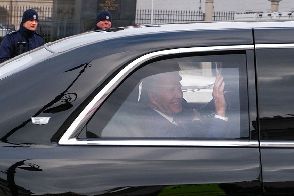 Samochód wjechał w auto ochrony prezydenta Bidena (WIDEO)