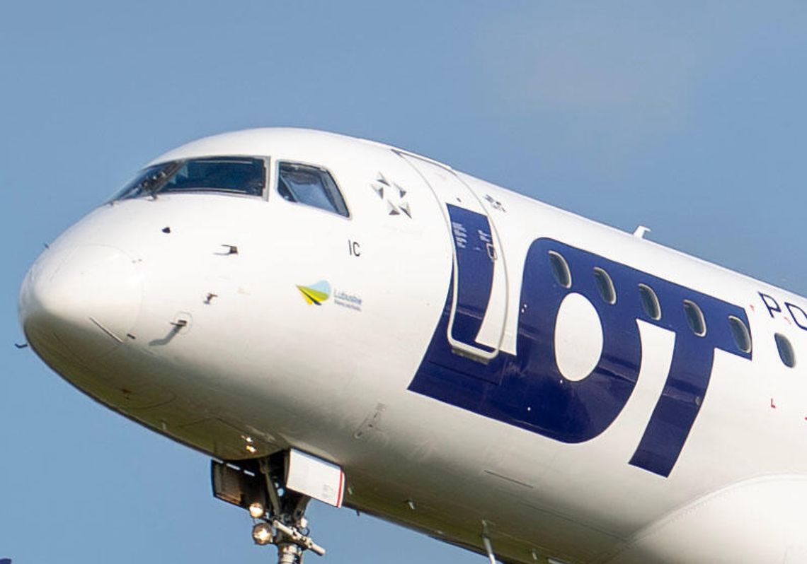 Samolot PLL LOT wypadł z pasa startowego na lotnisku w Wilnie Samolot PLL LOT wypadł z pasa startowego na lotnisku w Wilnie