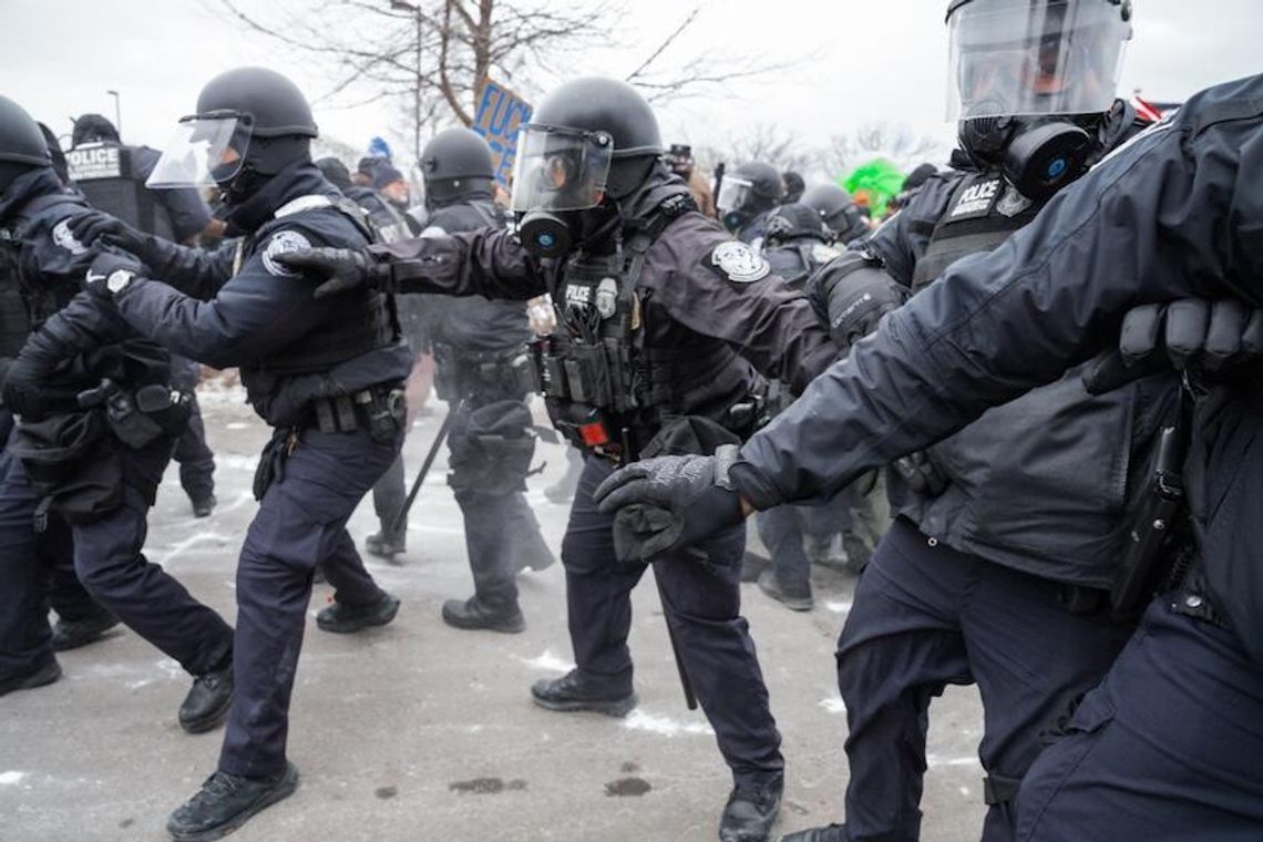 Sędzia federalna zakazała aresztowań uczestników pokojowych demonstracji w Minneapolis
