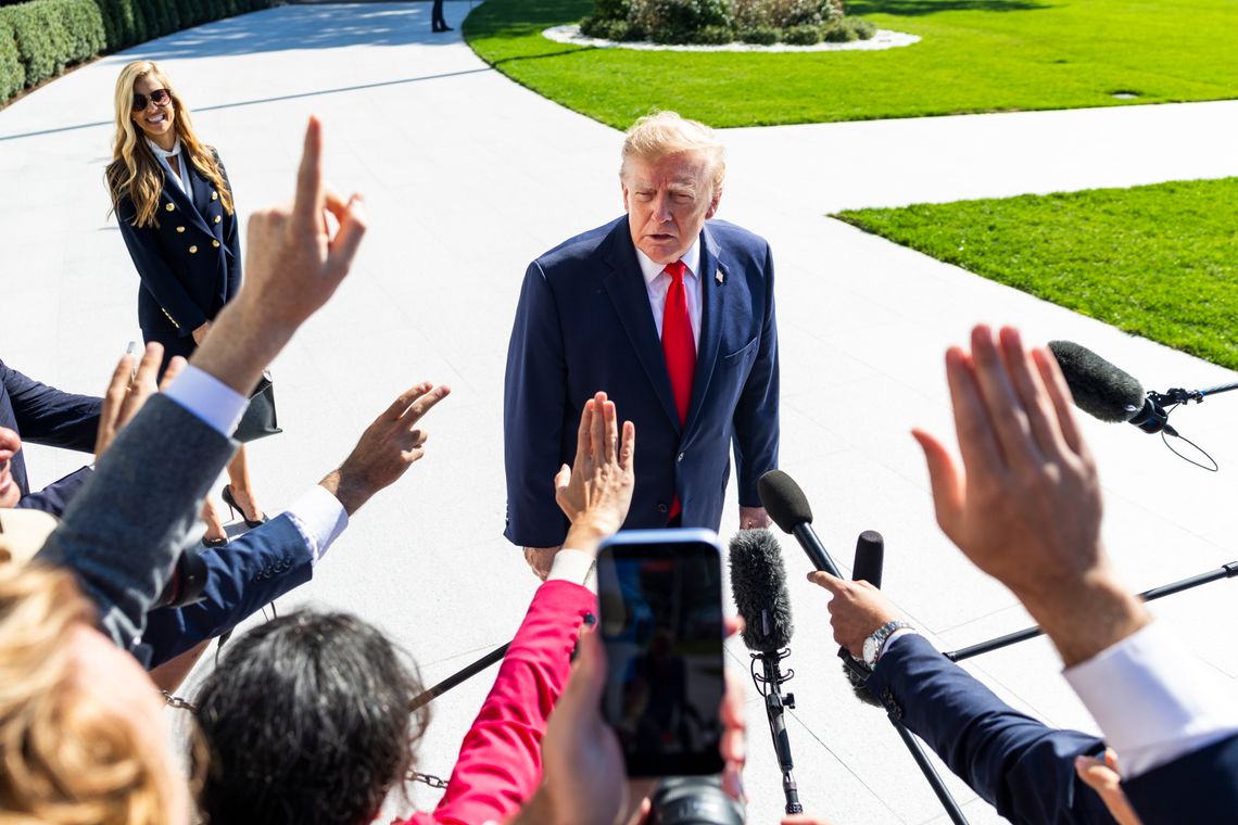 Sędzia przedłużył orzeczenie zakazujące Trumpowi odmawiania mediom wstępu do Białego Domu Sędzia przedłużył orzeczenie zakazujące Trumpowi odmawiania mediom wstępu do Białego Domu