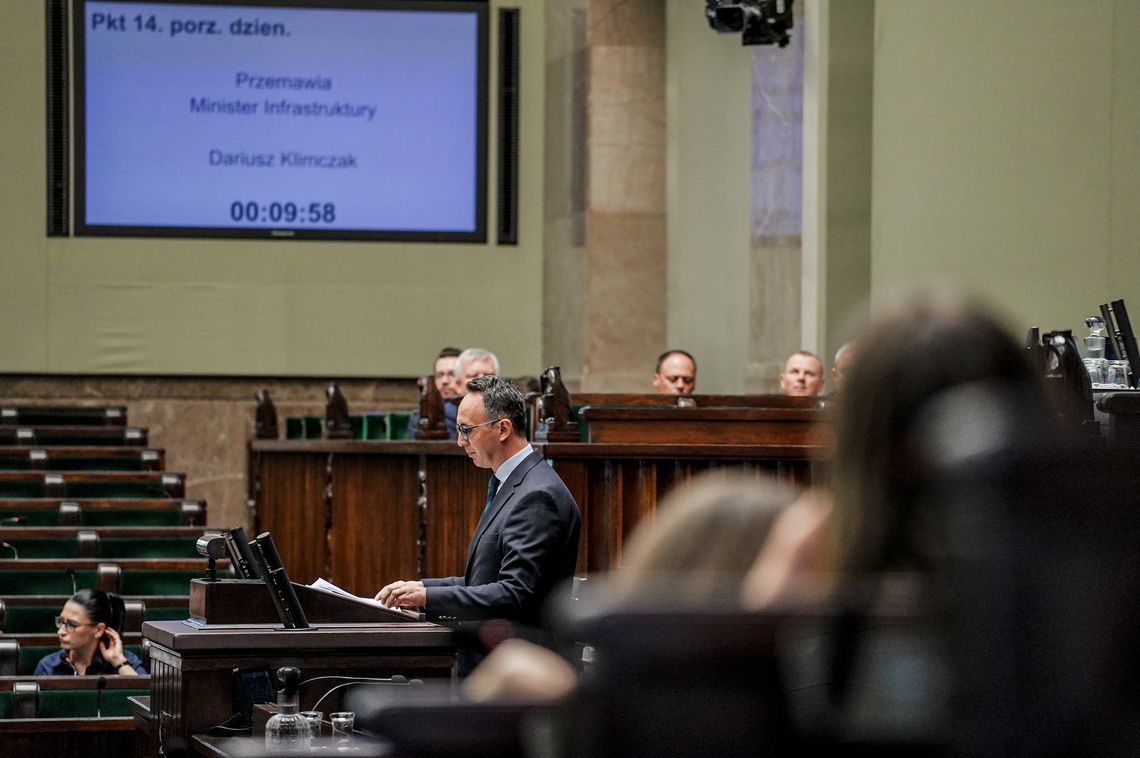 Sejm debatował o bezpieczeństwie ruchu drogowego, szef MI zapowiedział zaostrzenie przepisów